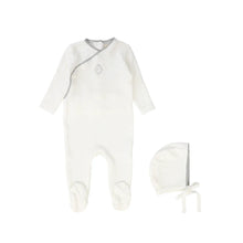 Load image into Gallery viewer, Bebe Jolee Medallion Wrap Footie And Hat - White/Blue