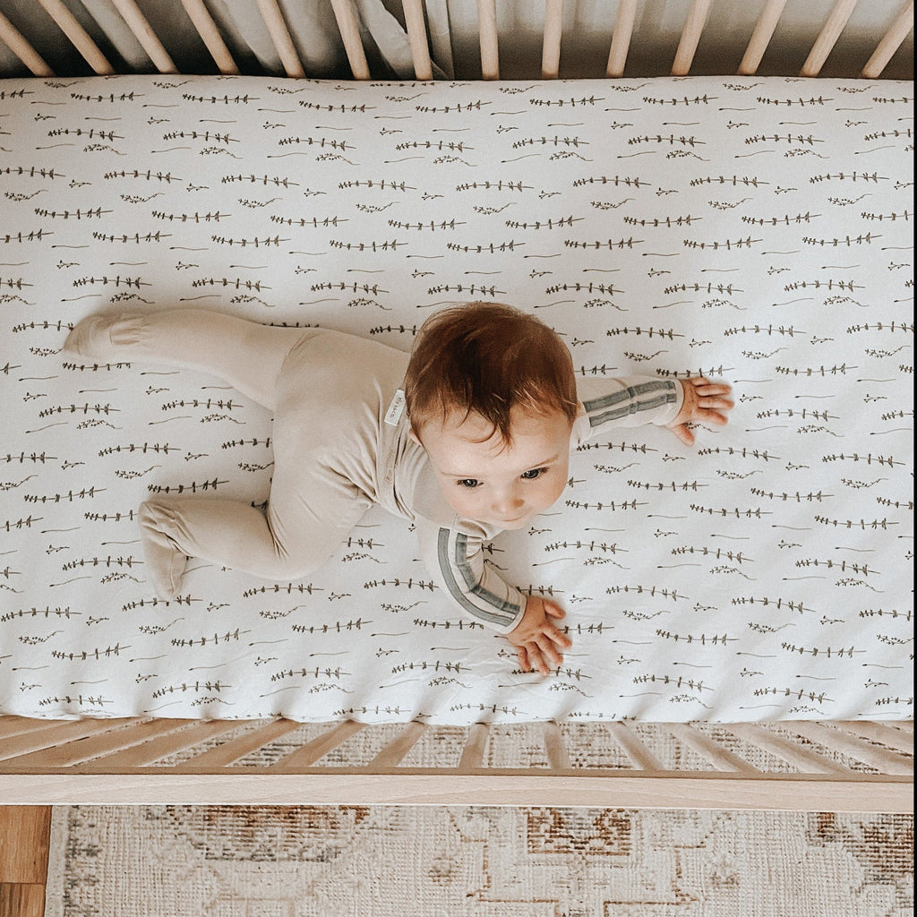 Ely's & Co. Crib/Toddler Sheet Forest Grey Leaves