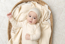 Load image into Gallery viewer, Bee &amp; Dee 6 Button Waffle Wrap Footie And Hat - Ivory Boys