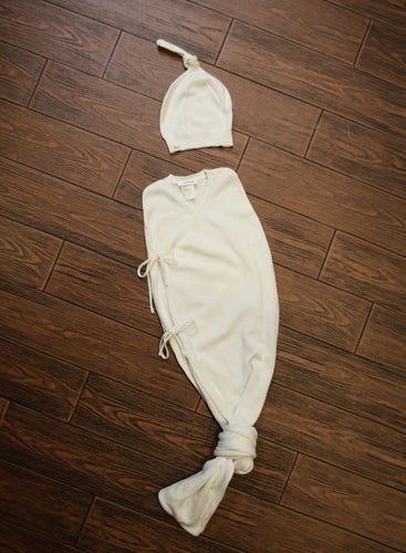 Cadeau Knit Wrap and BONNET - White