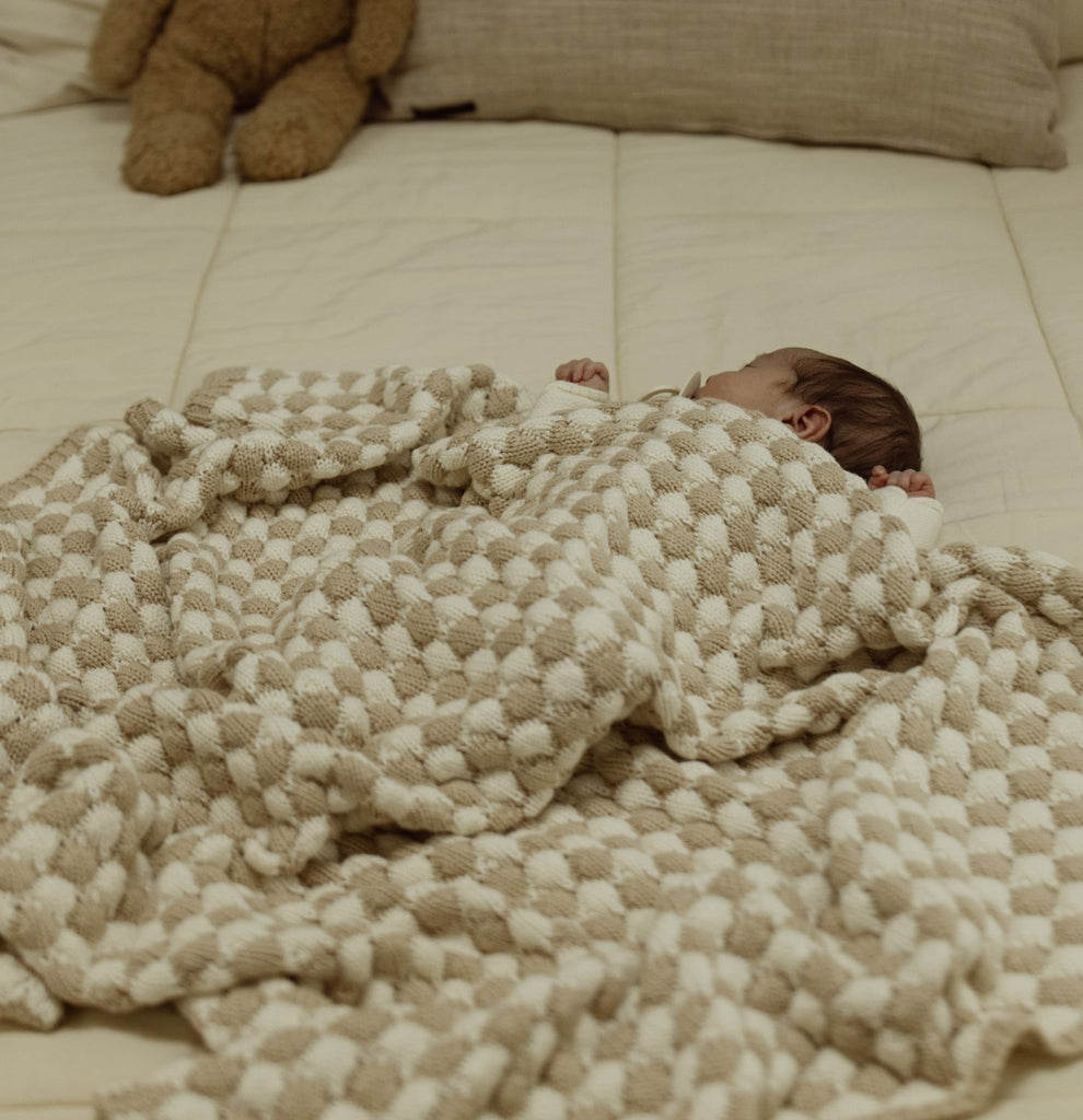 Peluche Tan/Cream Contrast Bubbled Knit Blanket