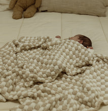 Load image into Gallery viewer, Peluche Tan/Cream Contrast Bubbled Knit Blanket