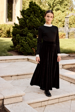 Load image into Gallery viewer, Little Parni Velour Pleated Maxi Skirt (K594) - Black