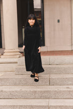 Load image into Gallery viewer, Little Parni Maxi Jumper ATTACHED TURTLENECK K440 - Black