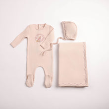 Load image into Gallery viewer, Bee &amp; Dee Cradle Scene Layette Set - Champagne Pink
