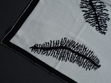 Load image into Gallery viewer, Inimini Feather Blanket Black and White