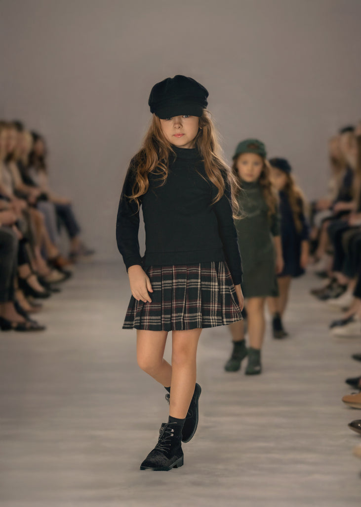 Mode Avant Sweatshirt Dress With Pleated Plaid