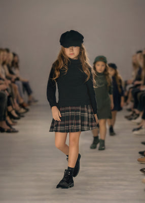 Mode Avant Sweatshirt Dress With Pleated Plaid