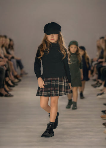Mode Avant Sweatshirt Dress With Pleated Plaid