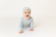 Load image into Gallery viewer, Bee &amp; Dee Flag Print Footie And Beanie - Blue Fog