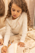 Load image into Gallery viewer, Bee &amp; Dee Girls Goose On Script Loungewear - Linen