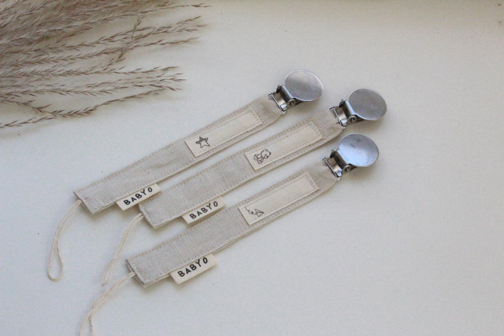 Babyo Linen Pacifier Clip Paper Plane Label - Tan