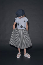 Load image into Gallery viewer, Little Creative Factory Black Flower Print Coral Reef Top