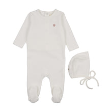 Load image into Gallery viewer, Mema Knits Ribbed Velour Embroidered Footie &amp; Bonnet - Winter White/ Rose Heart