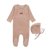 Load image into Gallery viewer, Mema Knits Velour Embroidered Cherry Footie &amp; Bonnet - Pale Pink / Red Cherry