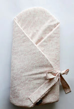 Load image into Gallery viewer, Petite Laure Pigeons Wrap With Bow - Pink