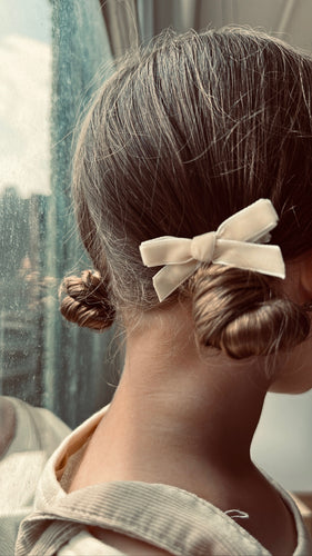 Le Enfant Velvet Baby Bows - Pale Pink