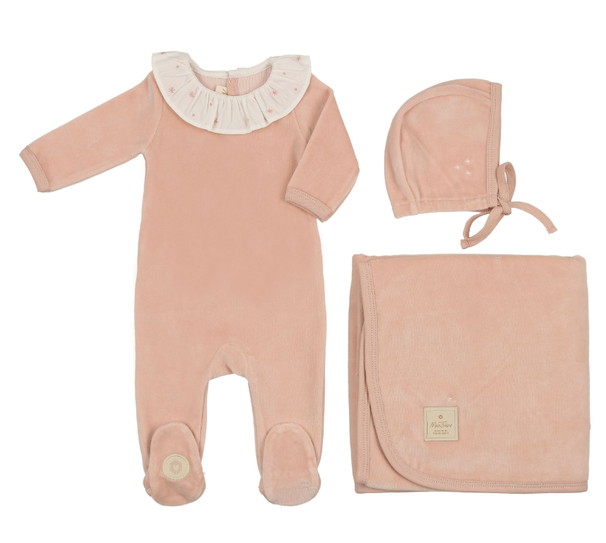 Mon Tresor Embroidered Ruffle Collar Layette Set- Pink