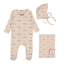 Load image into Gallery viewer, Bee &amp; Dee Topiaries And Bows Layette Set - Vintage Pink