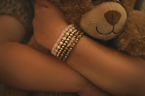 Dye Jade Stone With Gold Beads