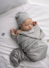 Load image into Gallery viewer, Heather Grey Beanie &amp; Blanket Set