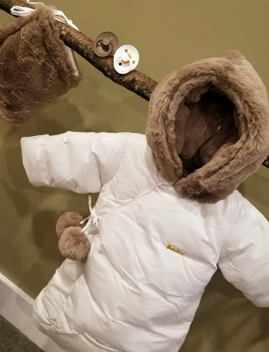 Bunting With Neutral Fur