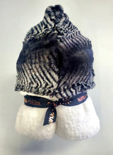 Load image into Gallery viewer, Winx &amp; Blinx Elegance Black Hooded Towel